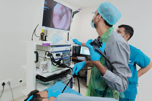 Dr. Shankar Bhanushali, Top Gastroenterologist, Hepatologist & Therapeutic Endoscopist in Navi Mumbai performing endoscopy on a patient.