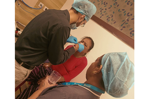 Dr. Shankar Bhanushali, Top Gastroenterologist, Hepatologist & Therapeutic Endoscopist in Navi Mumbai performing test on a patient.